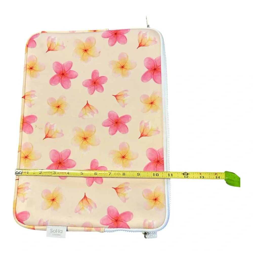 SoHa Living 15.5in Plumerias On Yellow Laptop Case EUC